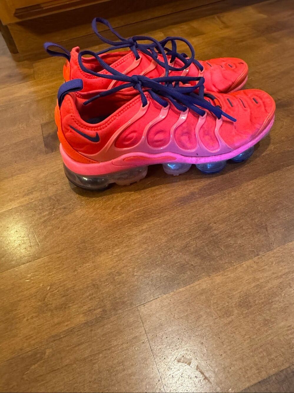 Nike Air VaporMax Plus Women’s 8 Bright Crimson Pink Blast CU4907-600 Sneakers